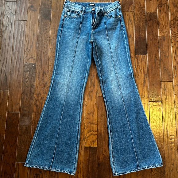 NWOT Express Mid Rise Medium Wash Front Seamed 70s Flare Jeans - Picture 5 of 9
